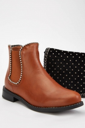 studded trim chelsea boots