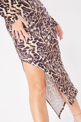 Leopard dress with outlet slit