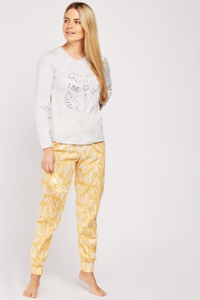 Printed Pyjama Top And Trousers Set