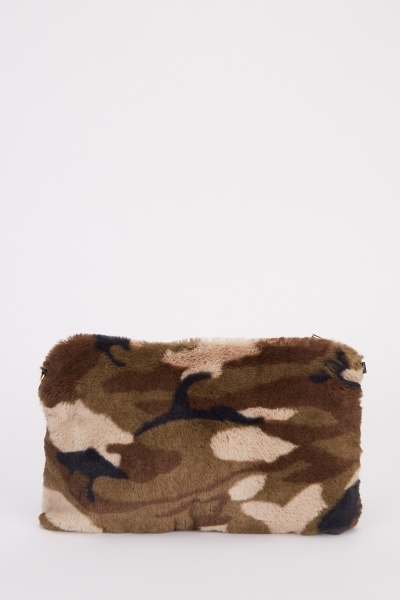 Camouflage Pattern Fluffy Clutch Bag