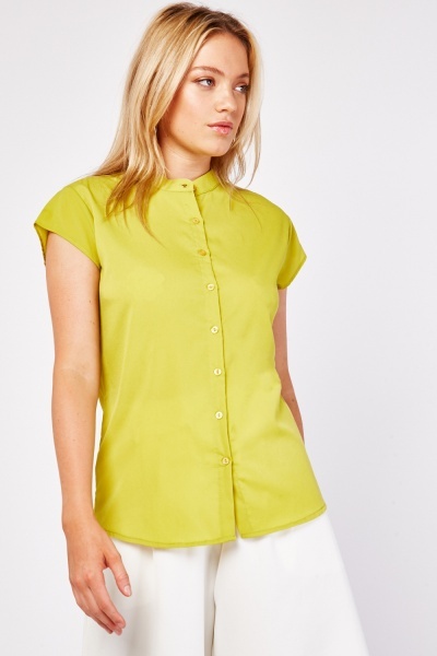 Short Sleeve Buttoned Shirt