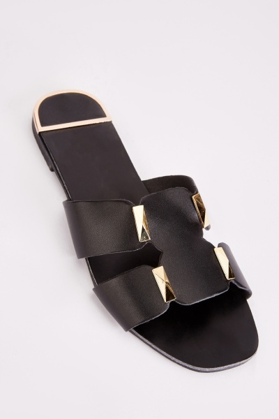 Cut Out Detailed Flat Sandals