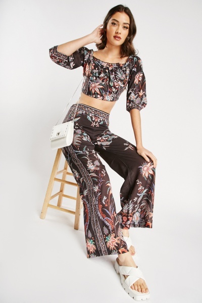 Printed Crop Top And Trousers Set