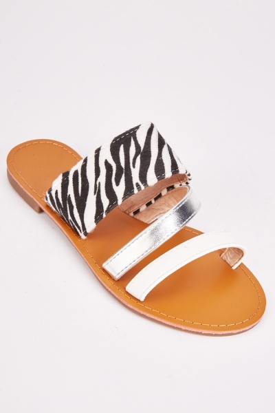 Contrasted Strappy Flat Sliders