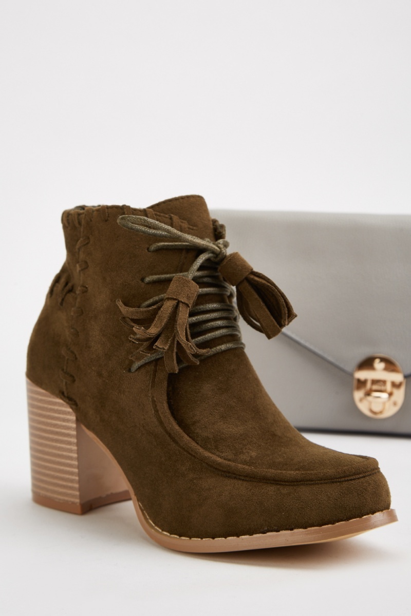 lace up tassle boot