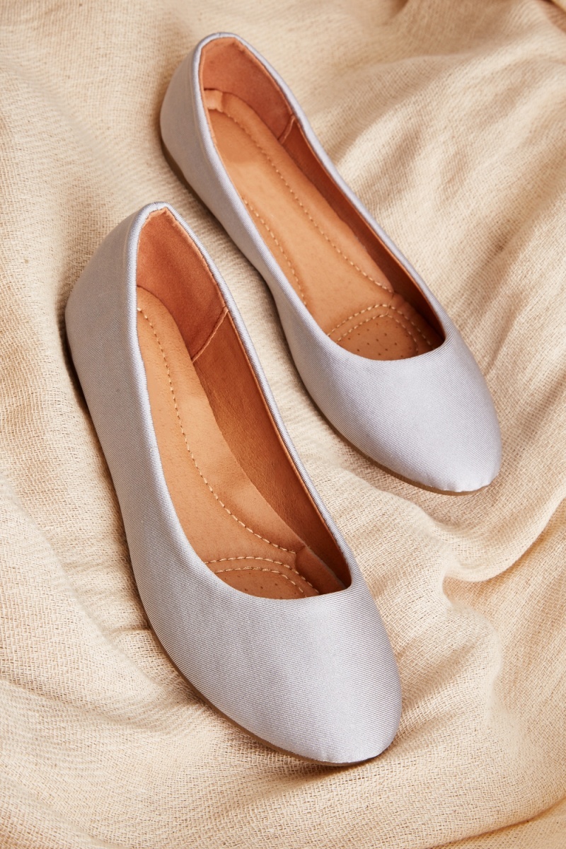 plain ballet pumps