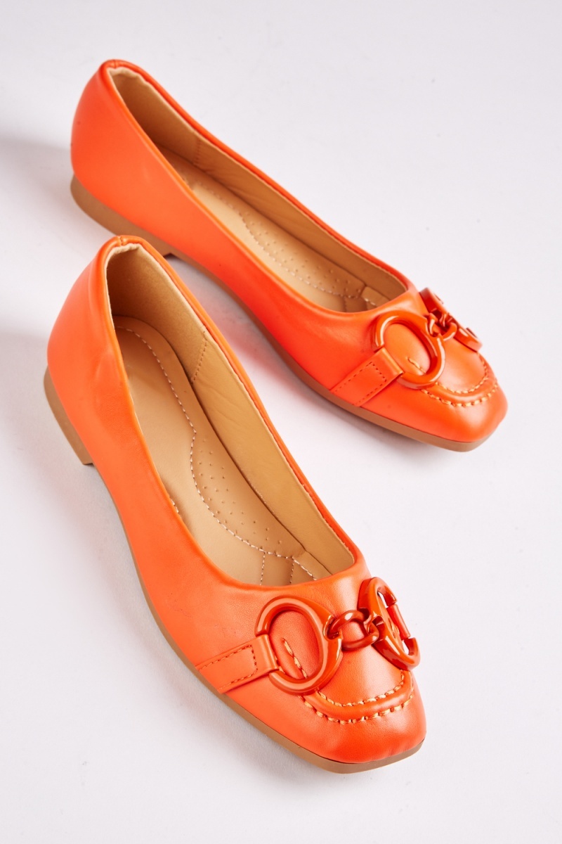 Square toe hot sale ballerina flat