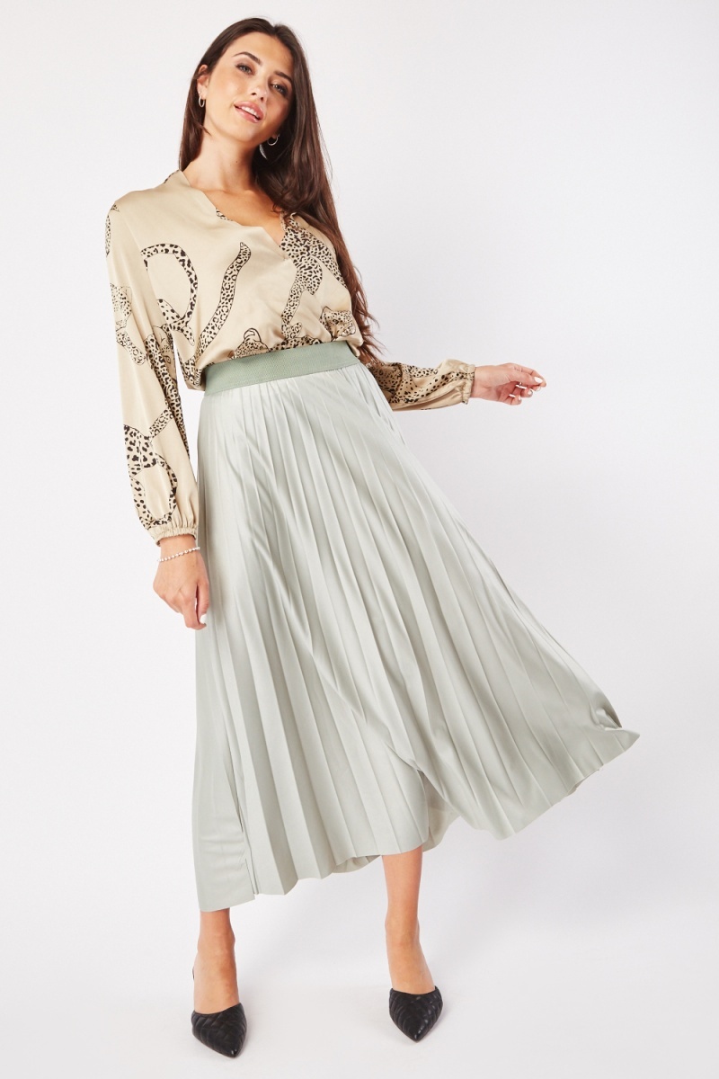 Pleated maxi sale skirt 5t