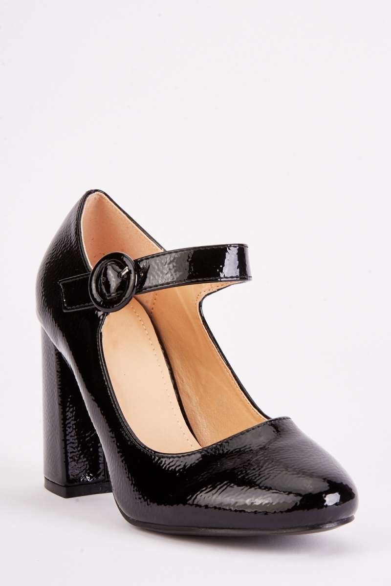 MAISON MARGIELA Tabi split-toe glossed-leather Mary Jane pumps |  NET-A-PORTER
