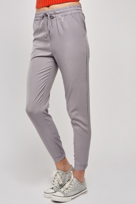 tapered jogger pants