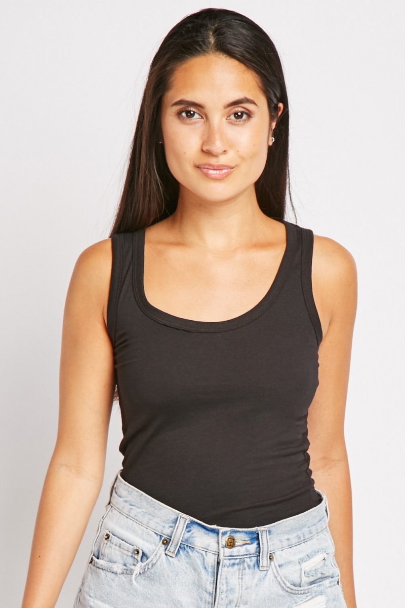 scoop neck tank top