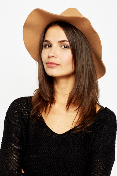 brim floppy hat