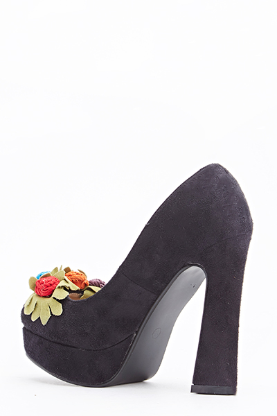 https://fiver.media/images/mu/2016/03/27/embellished-flower-block-heels-27440-2.jpg