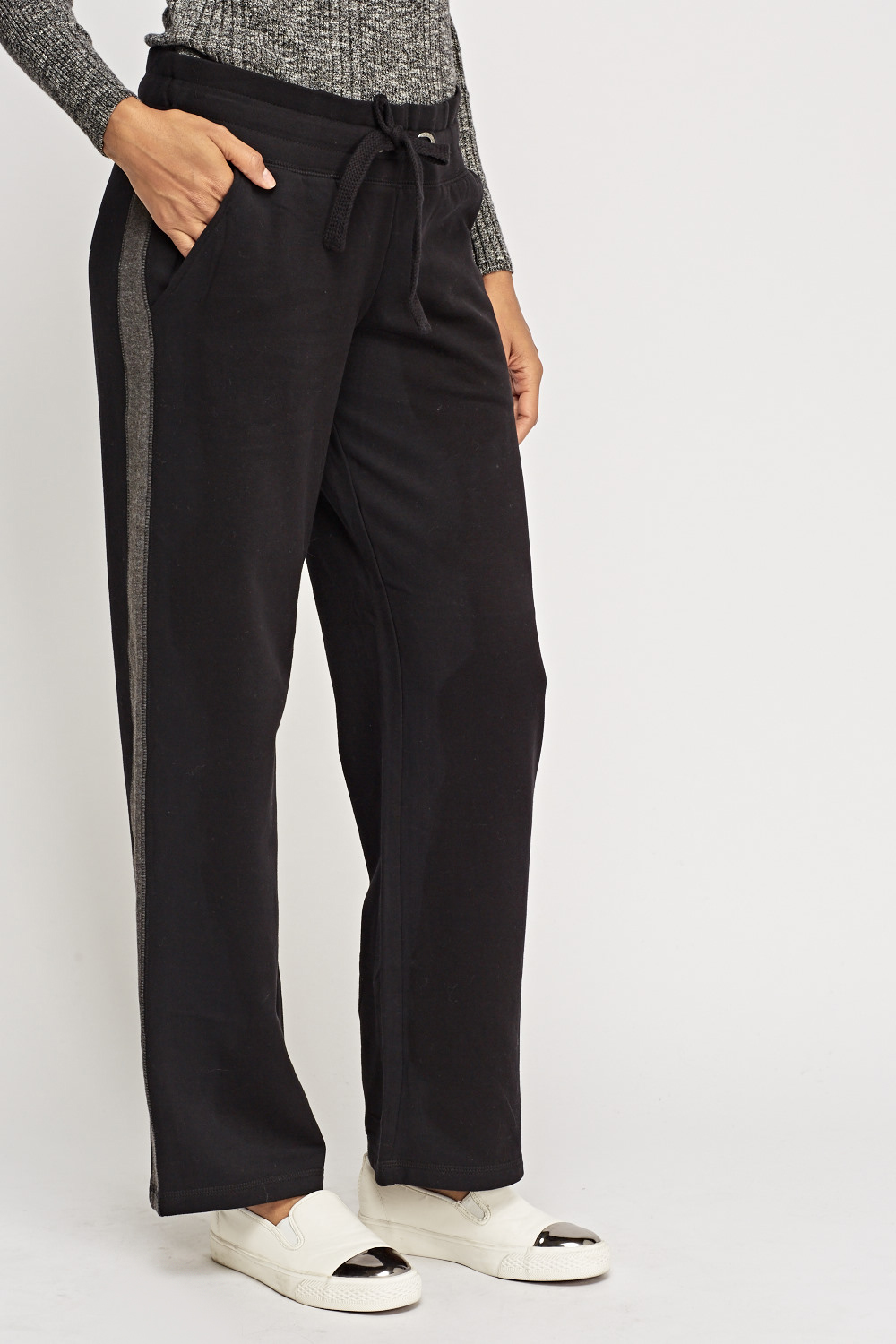 wide bottom jogging pants