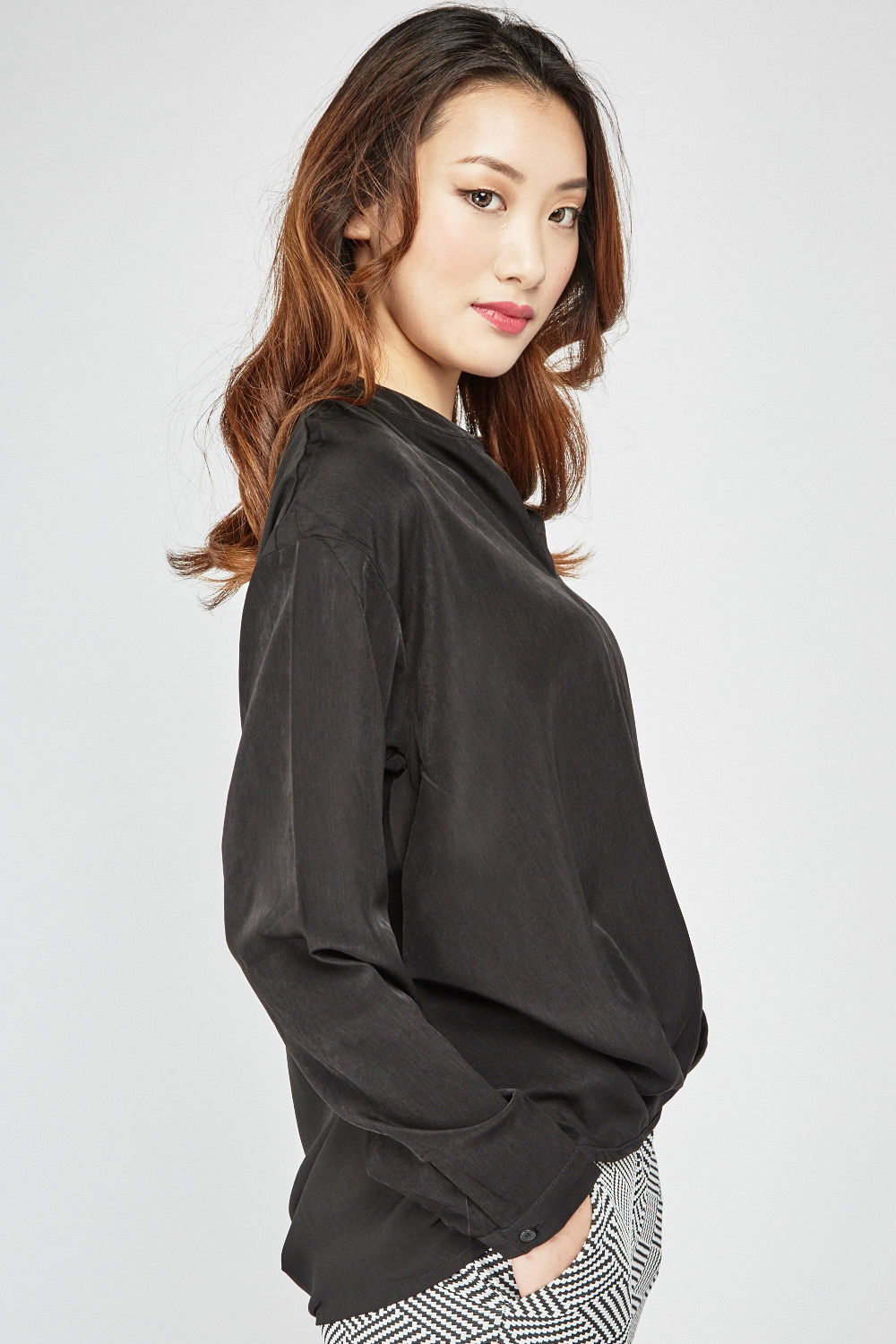 twist hem shirt